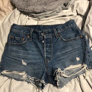 High rise Levi shorts (size 25)